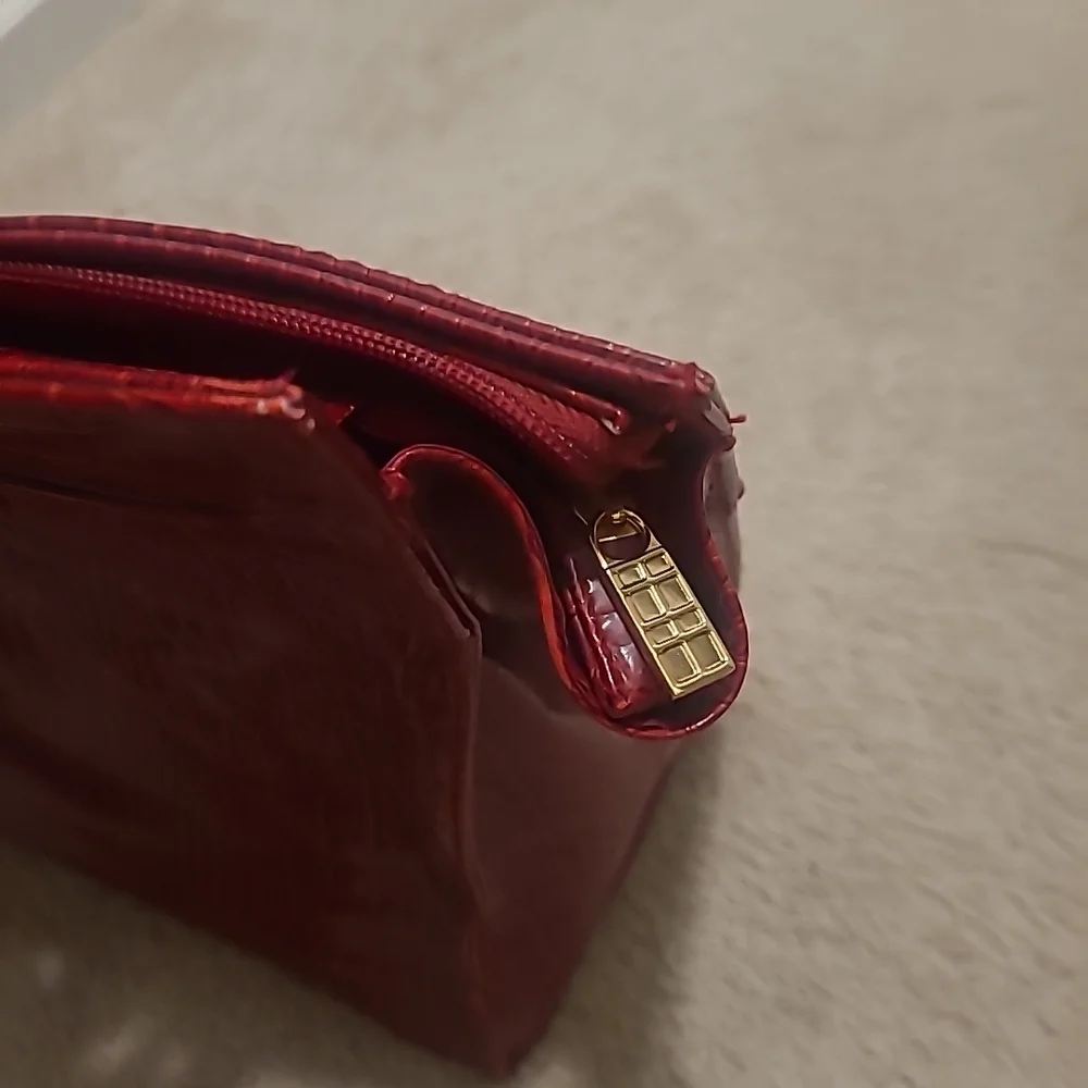 Elizabeth Arden Oversized Red Alligator Skin Faux Tote - Picture 7 of 15